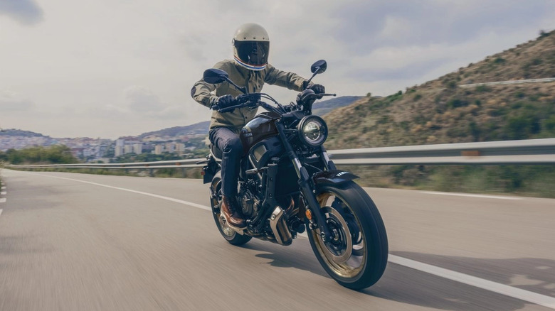Yamaha XSR700 being ridden on the highway