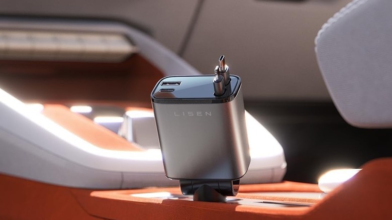 LISEN Retractable Charger in car