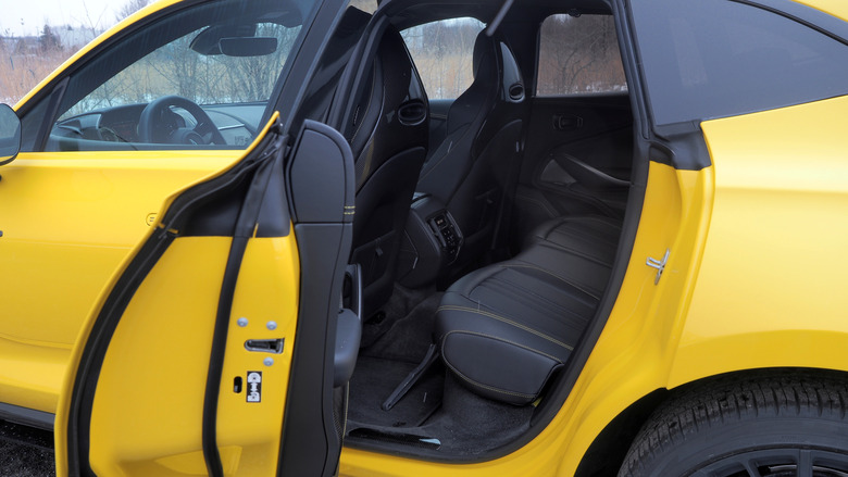 DBX rear seats