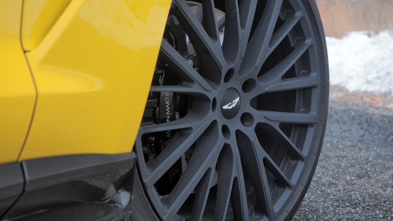 2025 Aston Martin DBX707 front wheel