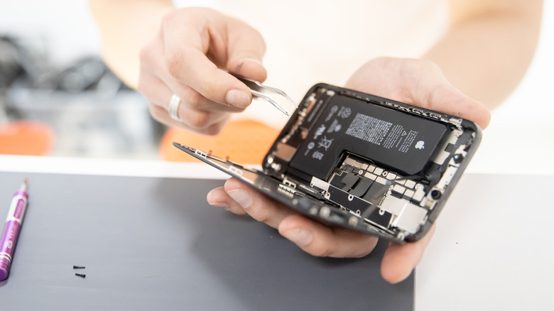 It's Going To Cost More To Replace Your iPhone 14's Battery
