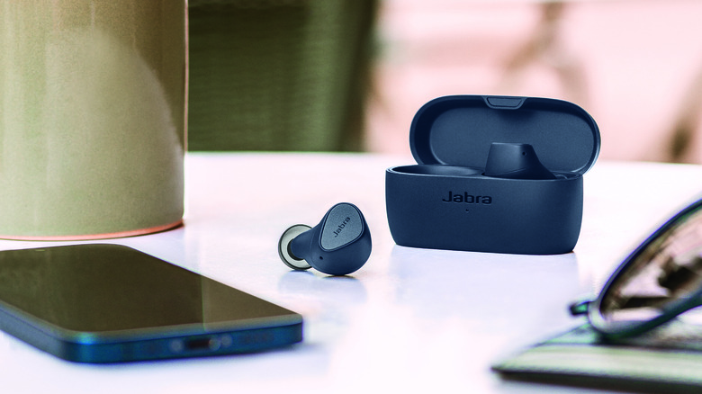 Jabra Elite 4 earbuds on table