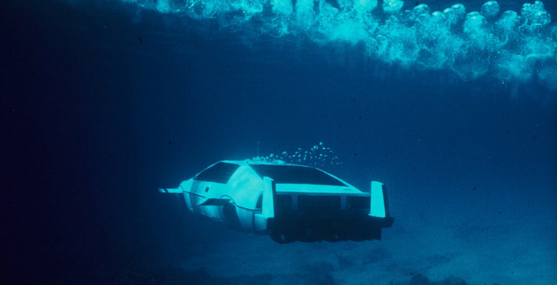 007_lotus_esprit_submarine_1