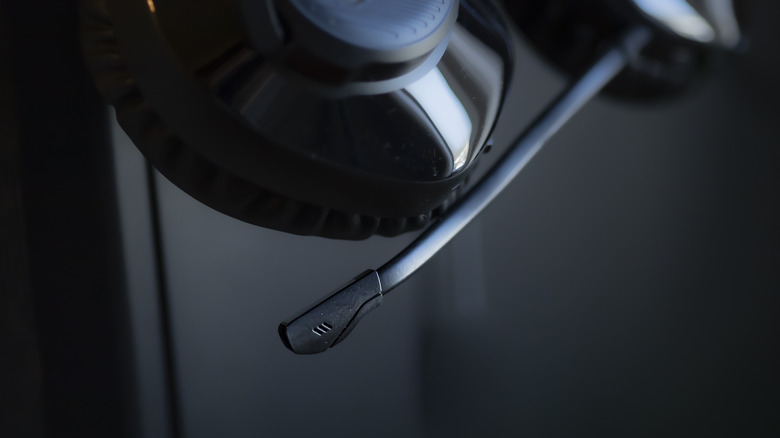 JBL Quantum 910X microphone