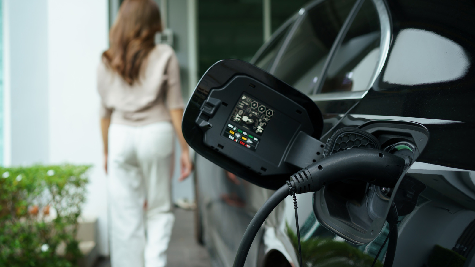 JD Power Finds EV Owners Aren't Taking Advantage Of Money-Saving Features