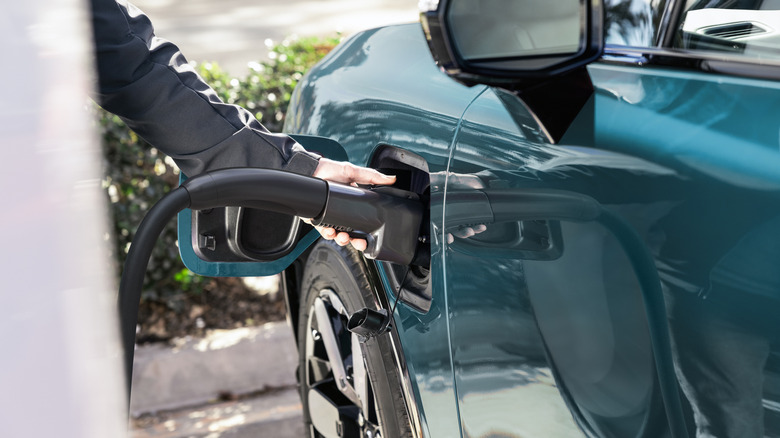 A closeup of the Honda Prologue charging