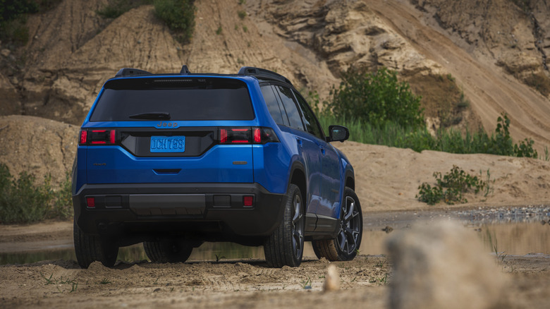 2026 Jeep Cherokee rear 3/4 view