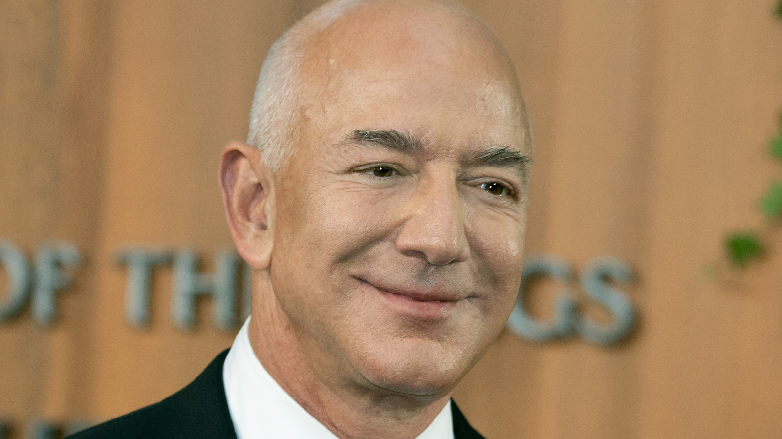 Jeff Bezos Says He Will Give Away Most Of His Wealth Following 0 Million Dolly Parton Grant – SlashGear