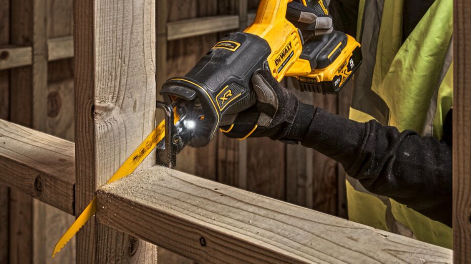 Jigsaw Vs Reciprocating Saw: Which Power Tool Is Better For Cutting Wood And Metal?
