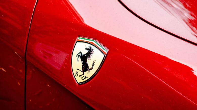 FERRARI, A PARTNERSHIP WITH JONY IVE AND MARC NEWSON' LOVEFROM - Auto&Design