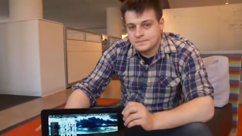 Engadget JooJoo reviewer looking defeated and sad. 