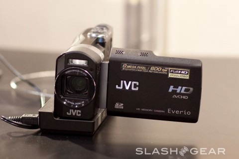 jvc-gz-x900-1