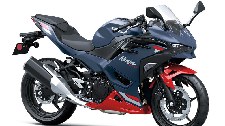 The 2026 Kawasaki Ninja 500 SE in a new color scheme against a white background.