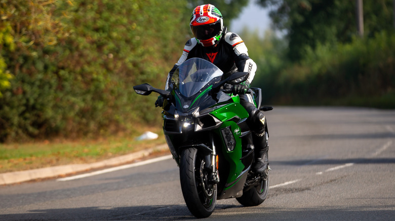 Kawasaki Ninja Vs. Yamaha YZF R3 Which Sport Bike Is Better For Beginners