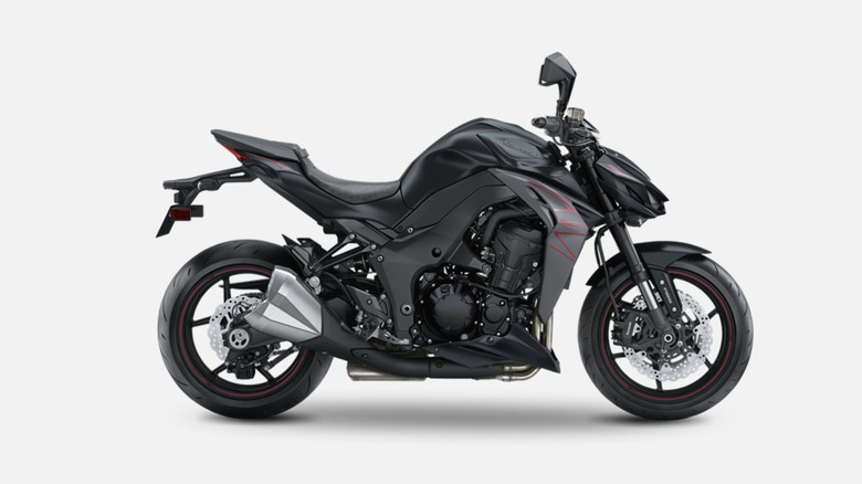 Kawasaki Z1000 facing right against white background