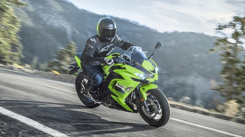 Rider taking a turn on a Ninja 650