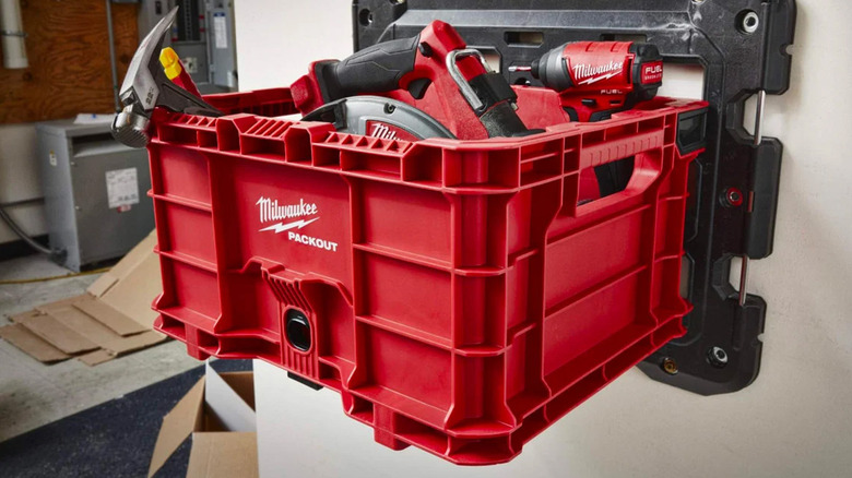 mounted milwaukee packout crate