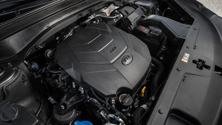 The Lambda V6 under the hood of the Kia Telluride