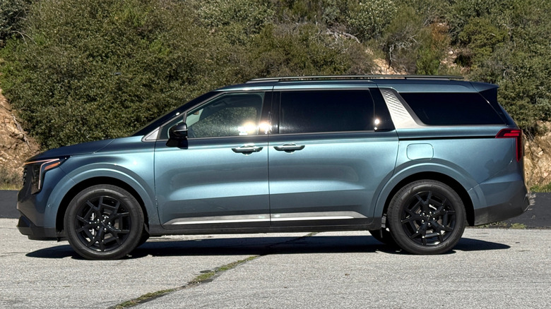 2026 Kia Carnival Hybrid SX Prestige side profile