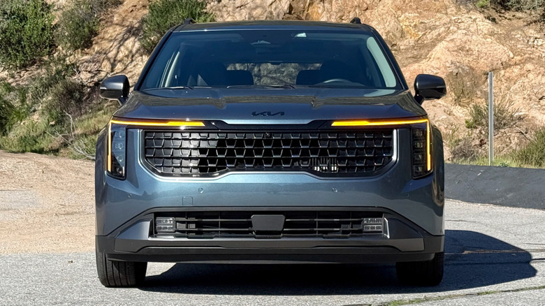 2026 Kia Carnival Hybrid SX Prestige front end