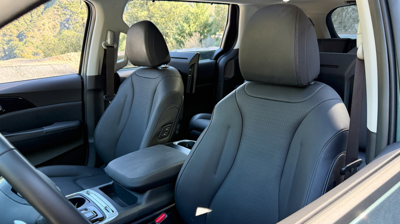 2026 Kia Carnival Hybrid SX Prestige front seats