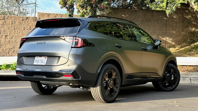 2026 Kia Sportage PHEV rear 3/4