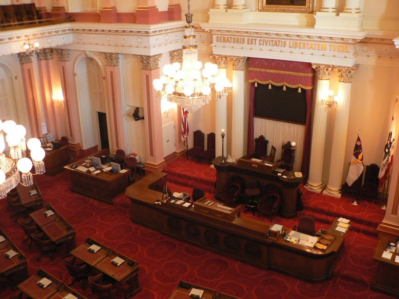 California_Senate_chamber_p1080899