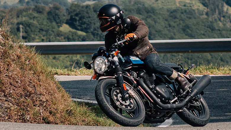 Royal Enfield Continental GT 650 cornering