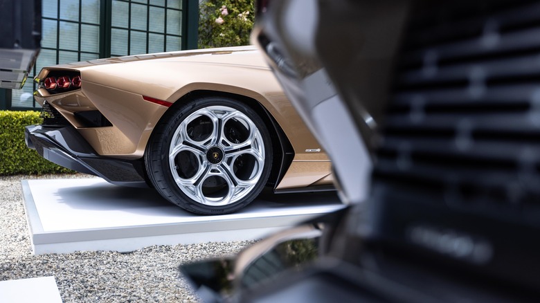 Lamborghini Countach LPI 800-4 rear