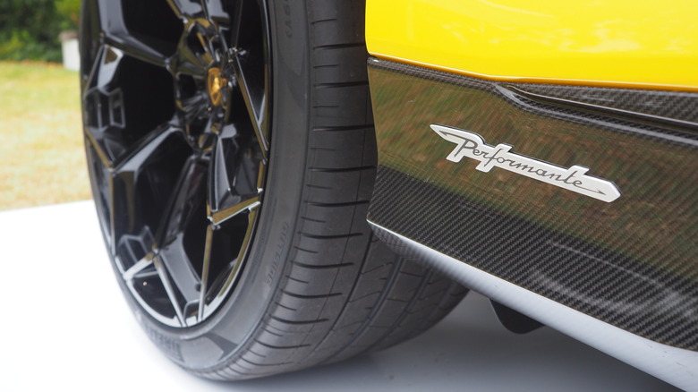 Lamborghini Urus Performante badge