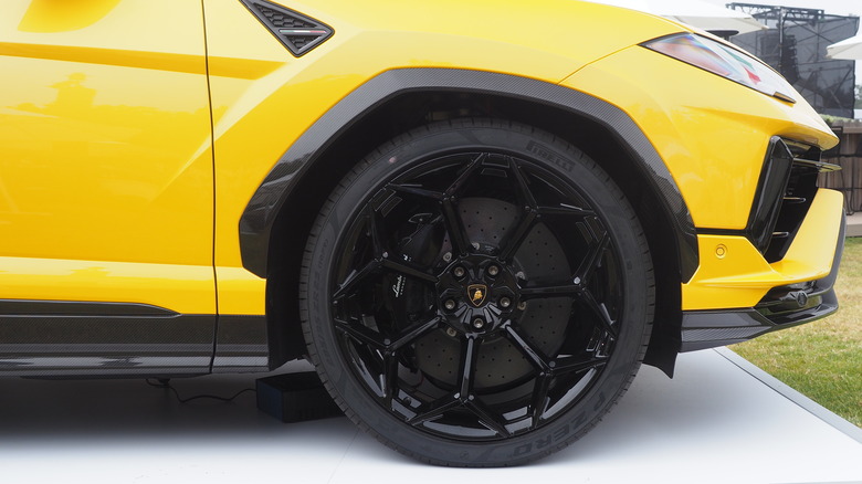 Lamborghini Urus Performante front wheel
