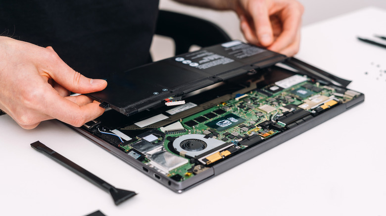laptop battery replace remove
