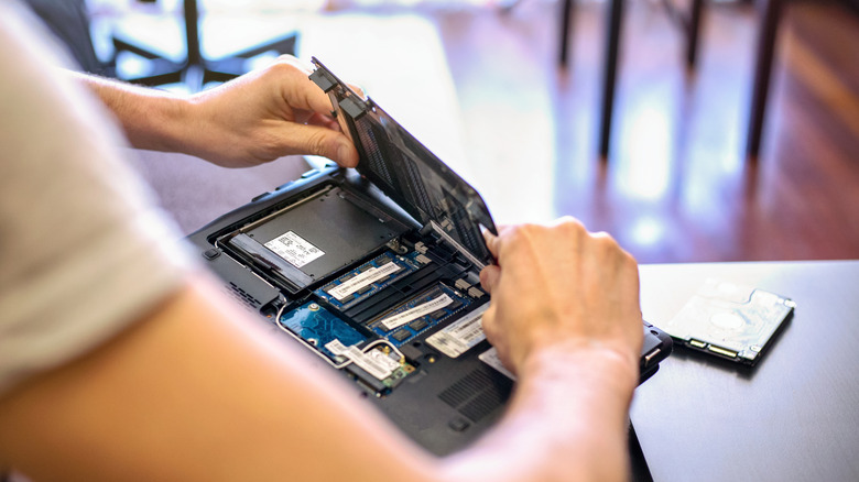 laptop battery replacement remove