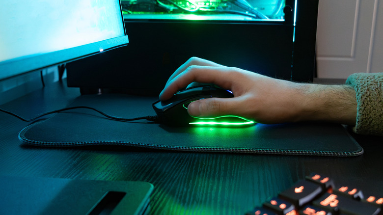 A computer mouse in operation