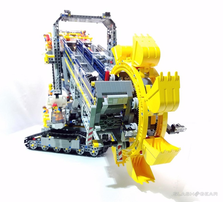 LEGO Bucket Wheel Excavator Review Technic Set. - SlashGear