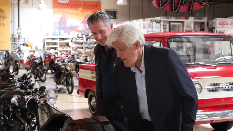 Gov. Gavin Newsom and Jay Leno signing Leno's Law in Jay Leno's Garage