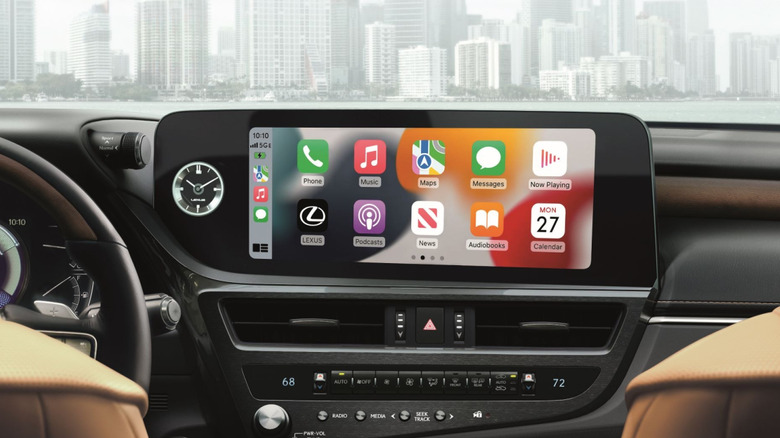 2025 Lexus ES 350 dashboard screen and clock