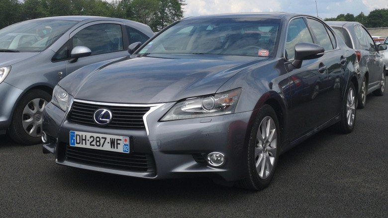 2014 Lexus GS, front 3/4 view, gray exterior
