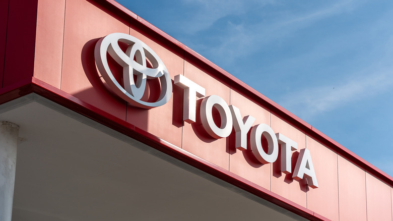 Toyota signage on the side of a building's roof.