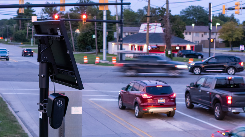 flock camera capturing traffic at intersection