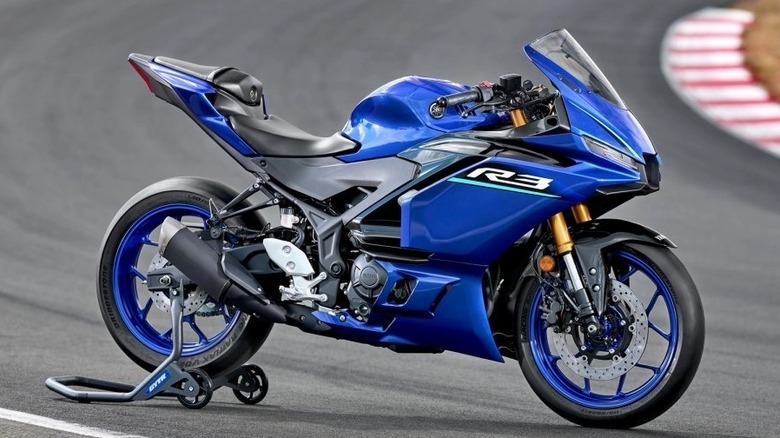 Promo image of the Yamaha YZF-R3 2026 model