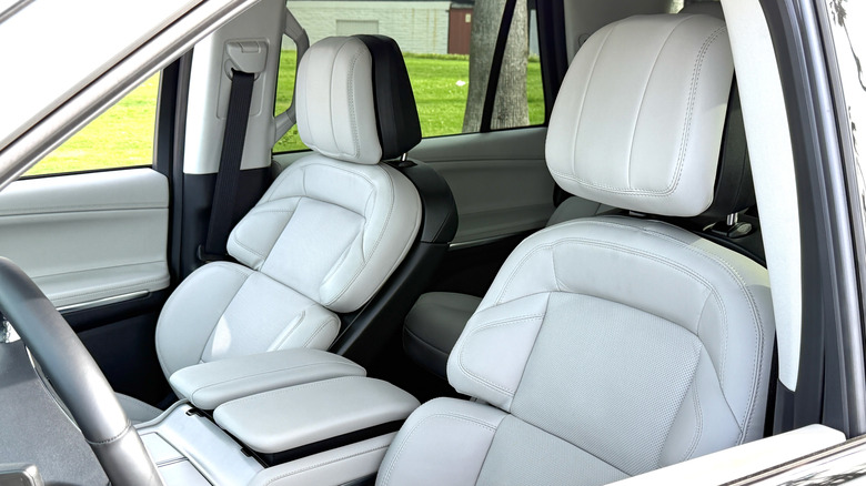2026 Lincoln Navigator L Reserve front seats