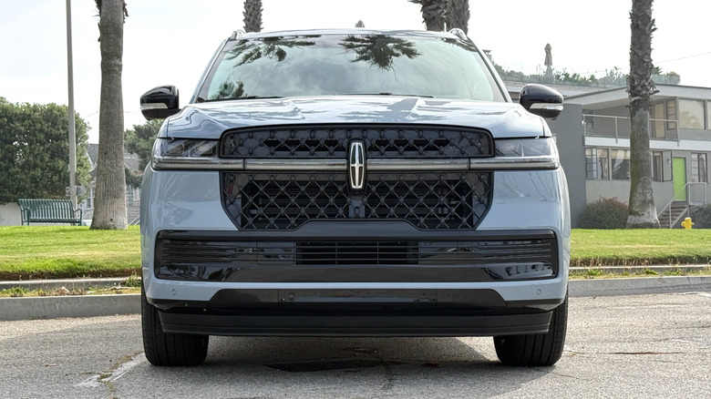 2026 Lincoln Navigator L Reserve grille