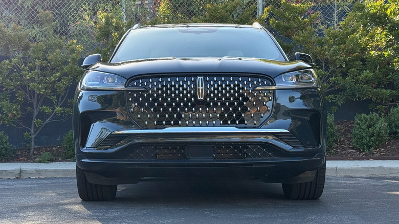 2026 Lincoln Aviator Black Label front grille