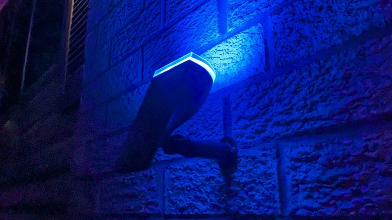 Linkind SPotlight on house at night
