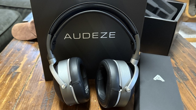 Audeze LCD-S20 Headphone with cord and packaging