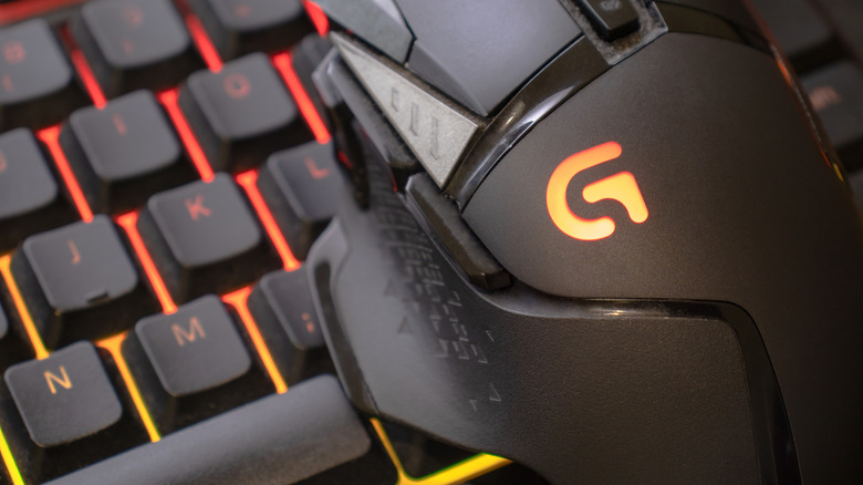 Logitech G502 Hero atop keyboard