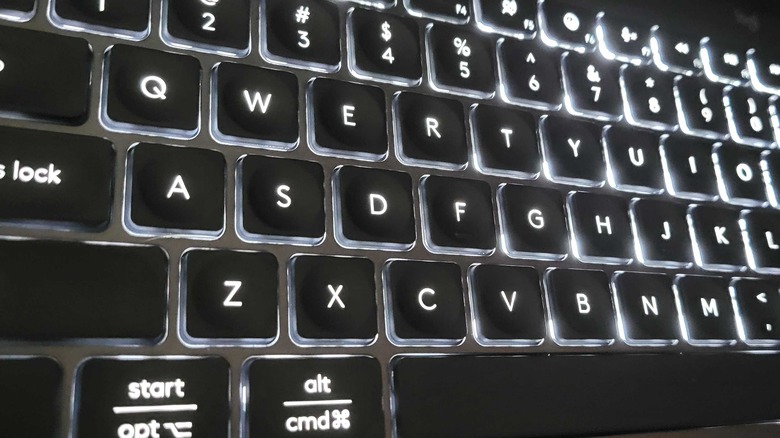 A iluminação no teclado MX Keys S