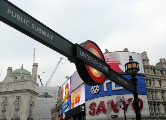 Piccadilly_Circus_Tube_Station_Entrance-580x435