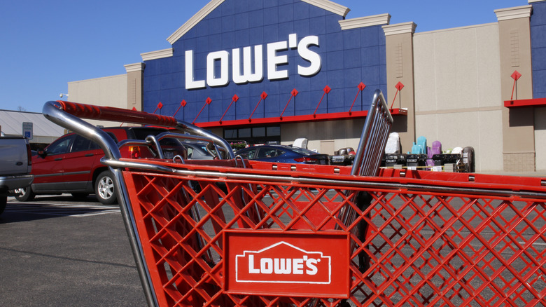 Lowe's storefront with red shopping cart